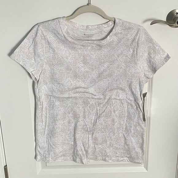 New! Athleta Organic Daily Snake Print Tee white nwt 35273 - Picture 3 of 14
